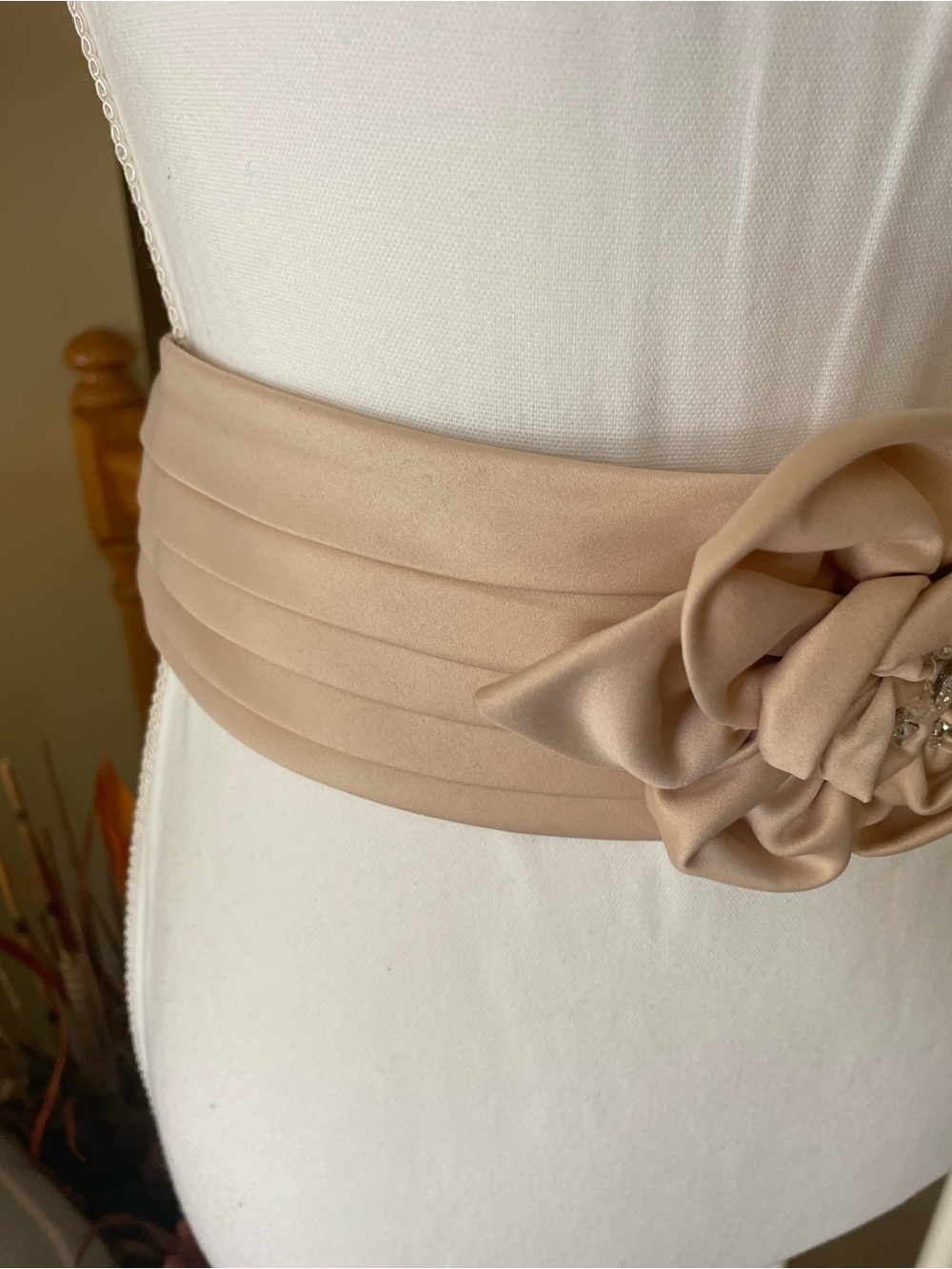 Neutral Beige Floral Obi Belt with Center Embellishment -EUC - Picture 5 of 13